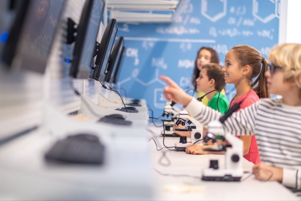 10 PROVEN BENEFITS OF EDUCATIONAL TECHNOLOGY IN THE CLASSROOM